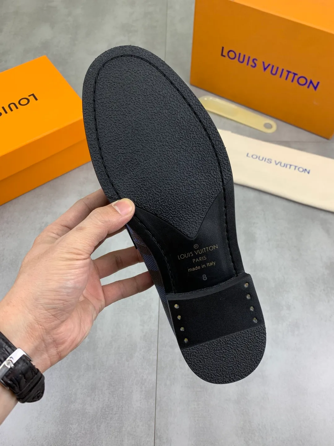 Men's men's shoes 💰P520 New style 💶[LOUIS VUITTON] Water-dyed Niuli Original order New style 🍀LV Louis Vuitton *——Top version of LV classic leather shoes! Made of imported original calfskin, original leather side strips and wear-resistant high-end rubber outsole! High quality products! Color: Black optional Size: 39-44 (45 customized)